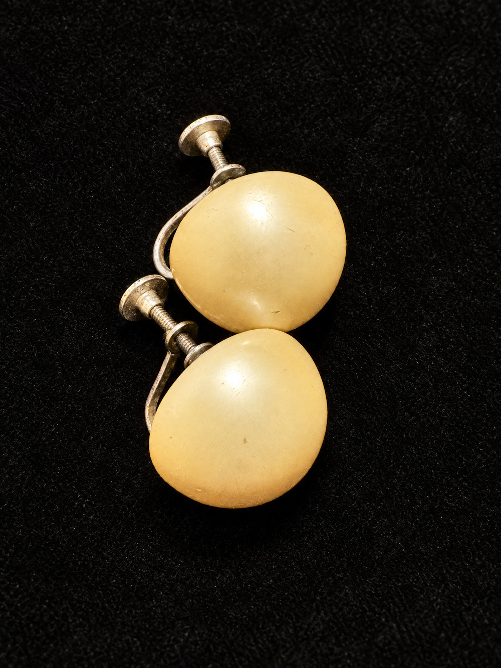 ⚜️ Faux Pearl Screw-Back Earrings | Dome Button | Ivory Vintage 💗
